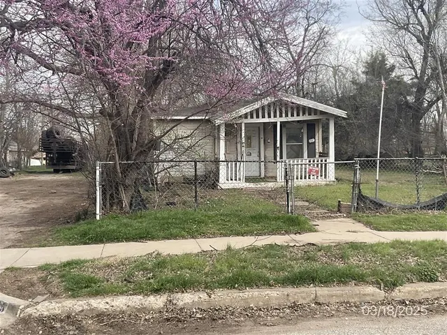 Front exterior — 1937 SW 10th Street, Oklahoma City, OK 73108