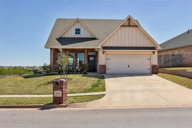 Photo 2 — 18524 Autumn Grove Drive, Edmond, OK 73012
