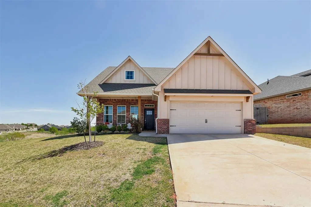 Front exterior — 18524 Autumn Grove Drive, Edmond, OK 73012