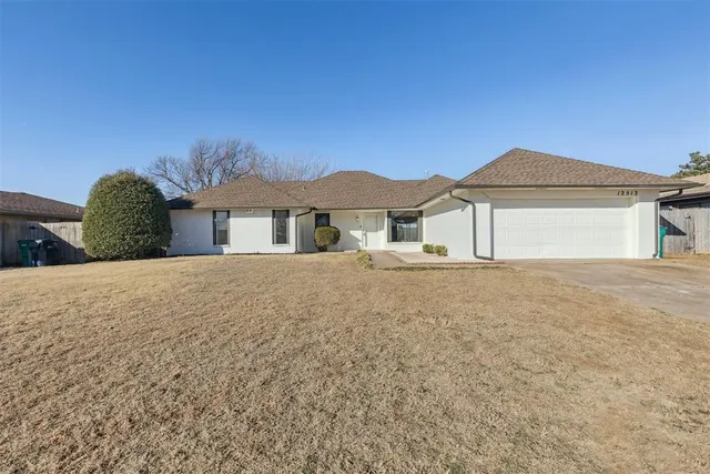 Photo 3 — 12513 Springwood Drive, Oklahoma City, OK 73120