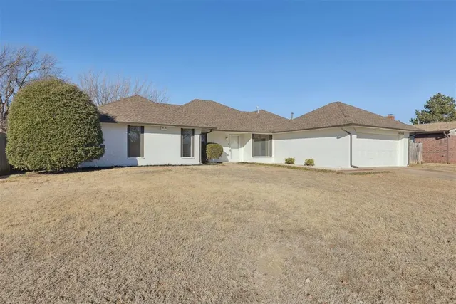 Photo 4 — 12513 Springwood Drive, Oklahoma City, OK 73120