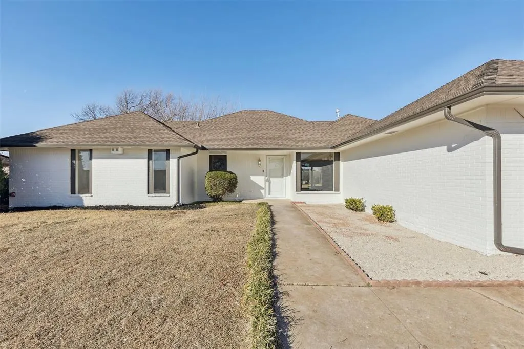 Photo 5 — 12513 Springwood Drive, Oklahoma City, OK 73120