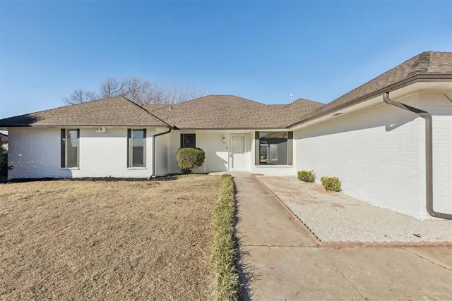 Photo 5 — 12513 Springwood Drive, Oklahoma City, OK 73120