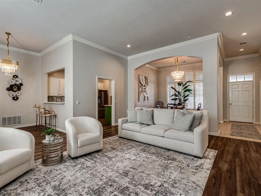 Photo 9 — 12500 Saint Andrews Drive 8, Oklahoma City, OK 73120