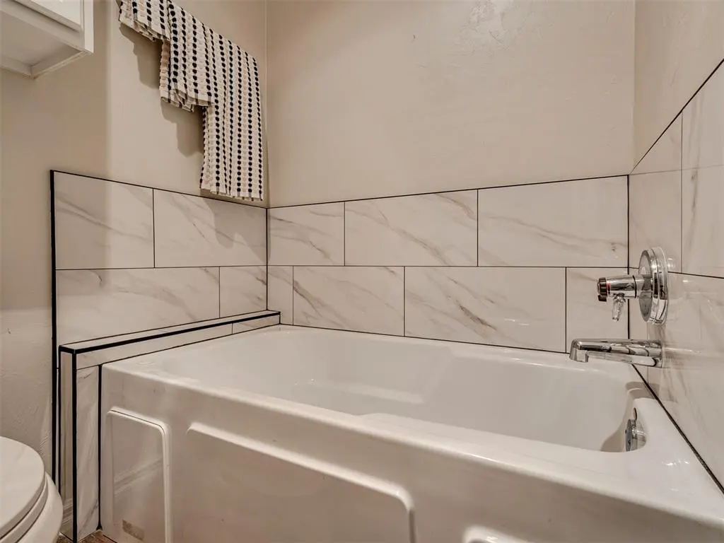 Photo 20 — 12500 Saint Andrews Drive 8, Oklahoma City, OK 73120