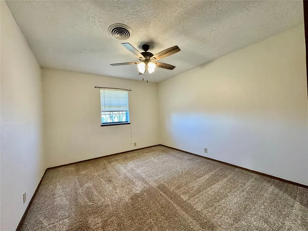 Photo 10 — 112 Elmwood Circle, Weatherford, OK 73096