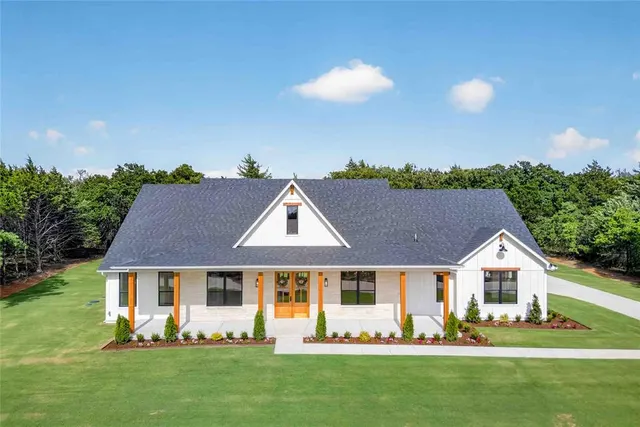 Photo 2 — 9400 Elisabeth Drive, Guthrie, OK 73044