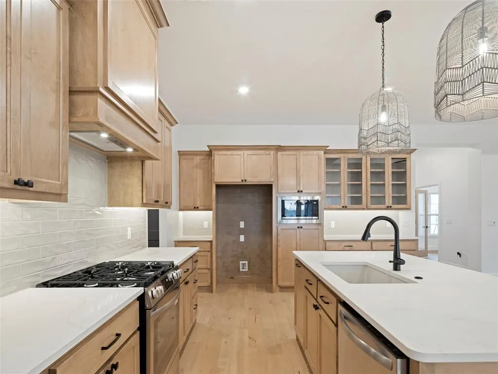 Photo 9 — 16309 Dakota Drive, Oklahoma City, OK 73170