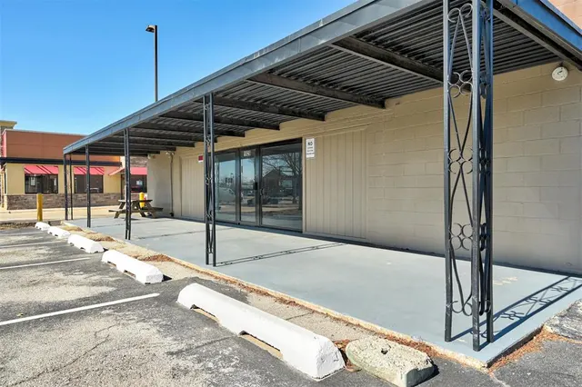 Photo 3 — 1829 W Main Street, Norman, OK 73069