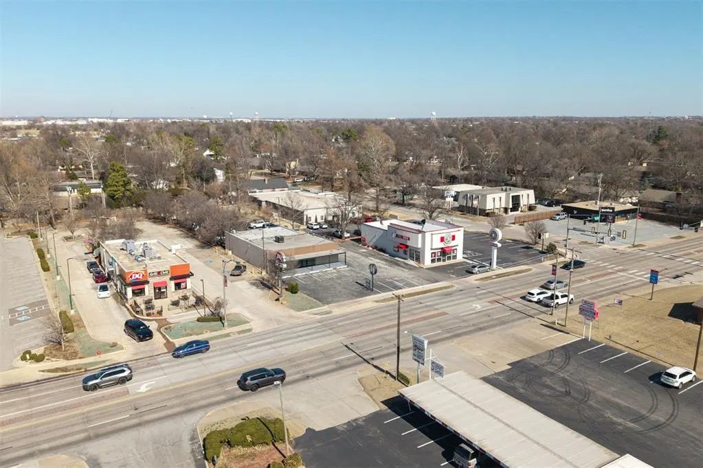 Photo 23 — 1829 W Main Street, Norman, OK 73069