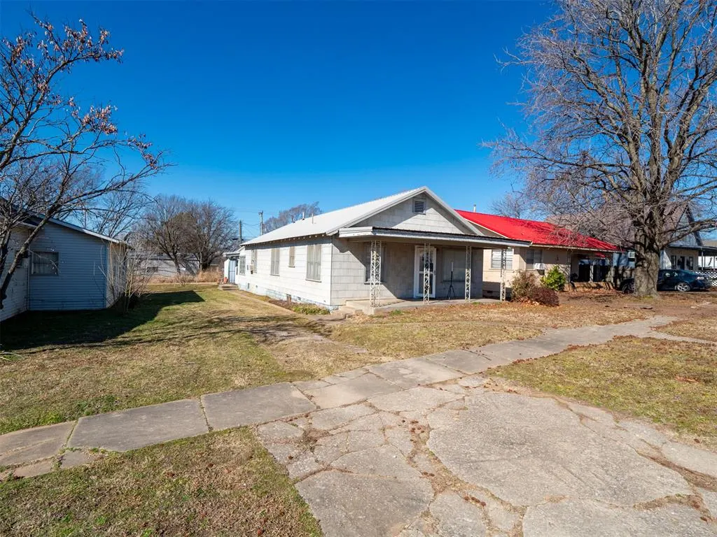 Front exterior — 607 Brunson Avenue, Prague, OK 74864