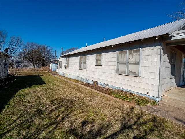 Photo 2 — 607 Brunson Avenue, Prague, OK 74864