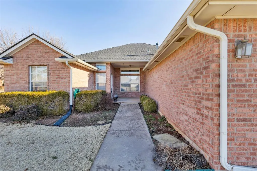 Photo 2 — 824 Hunter Place, Edmond, OK 73003