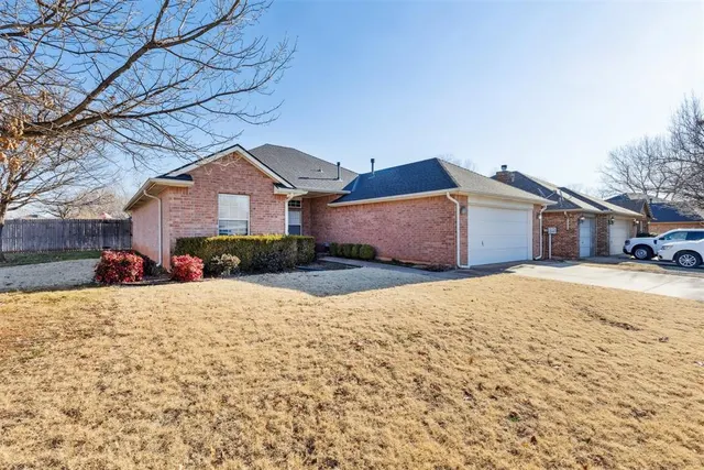 Photo 3 — 824 Hunter Place, Edmond, OK 73003