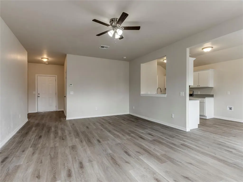 Photo 5 — 11112 NW 99th Street, Yukon, OK 73099