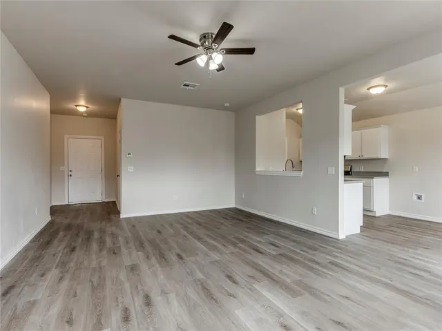 Photo 5 — 11112 NW 99th Street, Yukon, OK 73099