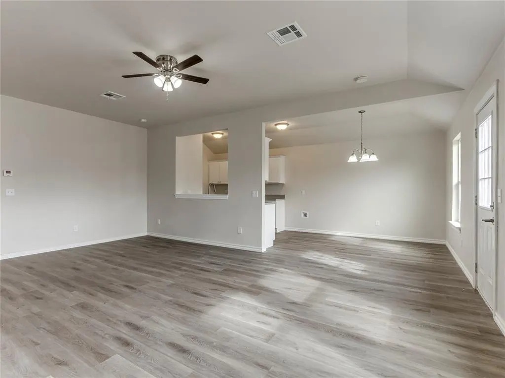 Photo 6 — 11112 NW 99th Street, Yukon, OK 73099