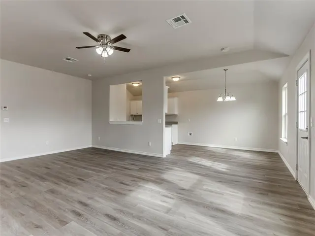 Photo 6 — 11112 NW 99th Street, Yukon, OK 73099