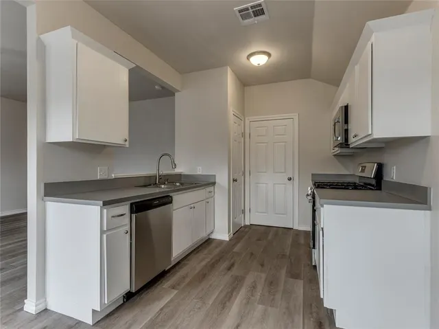 Photo 8 — 11112 NW 99th Street, Yukon, OK 73099