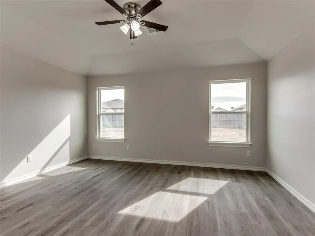 Photo 12 — 11112 NW 99th Street, Yukon, OK 73099