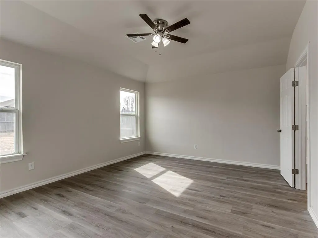 Photo 13 — 11112 NW 99th Street, Yukon, OK 73099
