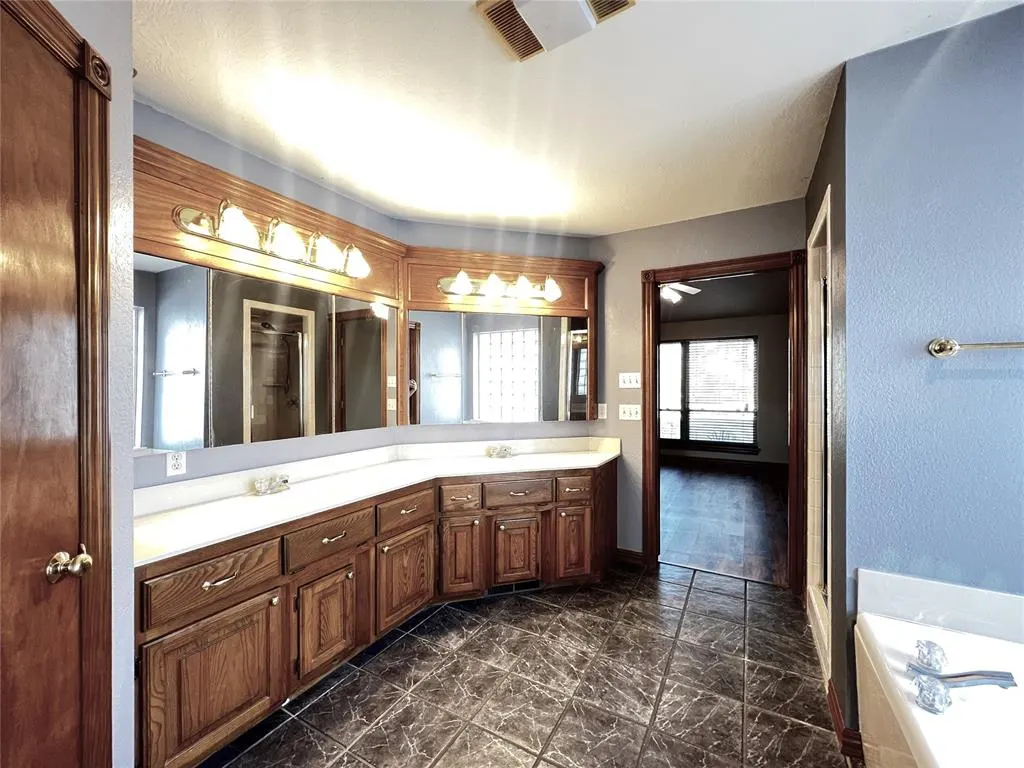 Photo 12 — 113 S Mustang Road, Tuttle, OK 73089