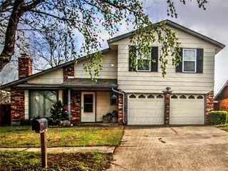Sold home at 606 W Perry Drive
