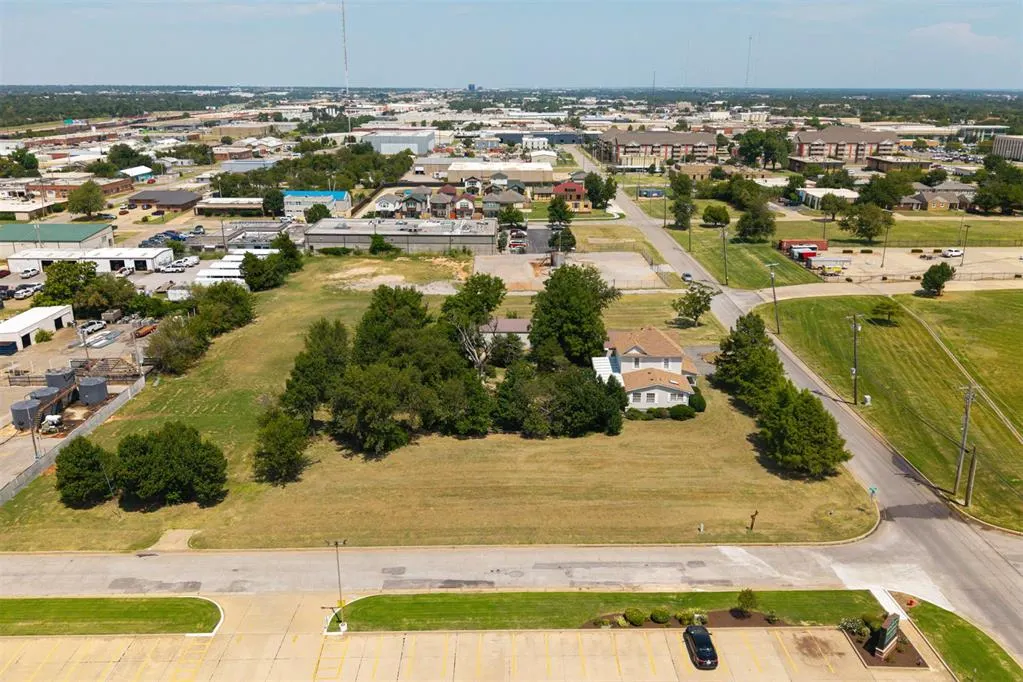 Photo 17 — 2501 N Walnut Avenue, Oklahoma City, OK 73105