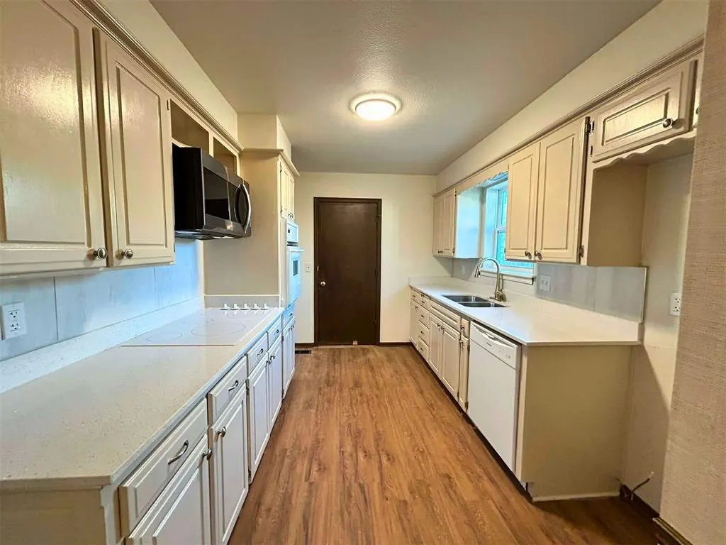 Photo 9 — 11004 N Miller Avenue, Oklahoma City, OK 73120