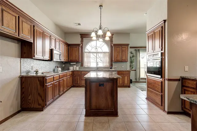 Photo 6 — 2524 Renwick Avenue, Oklahoma City, OK 73128