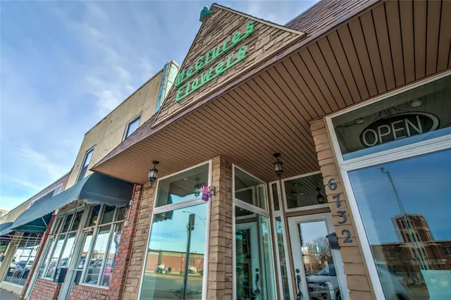 Photo 3 — 6732 NW 39th Expressway, Bethany, OK 73008