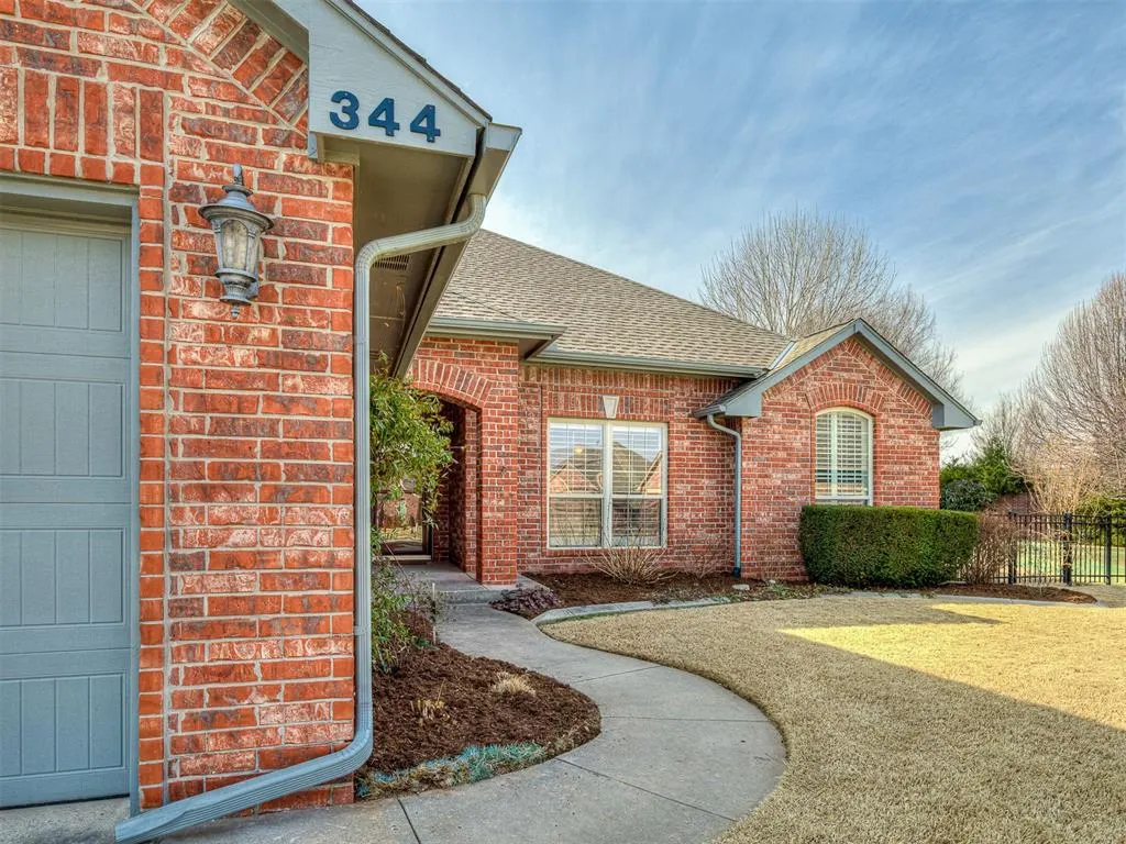 Photo 3 — 344 Coldbrook Circle, Edmond, OK 73003