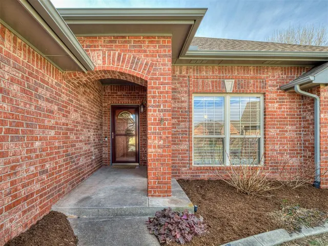 Photo 4 — 344 Coldbrook Circle, Edmond, OK 73003