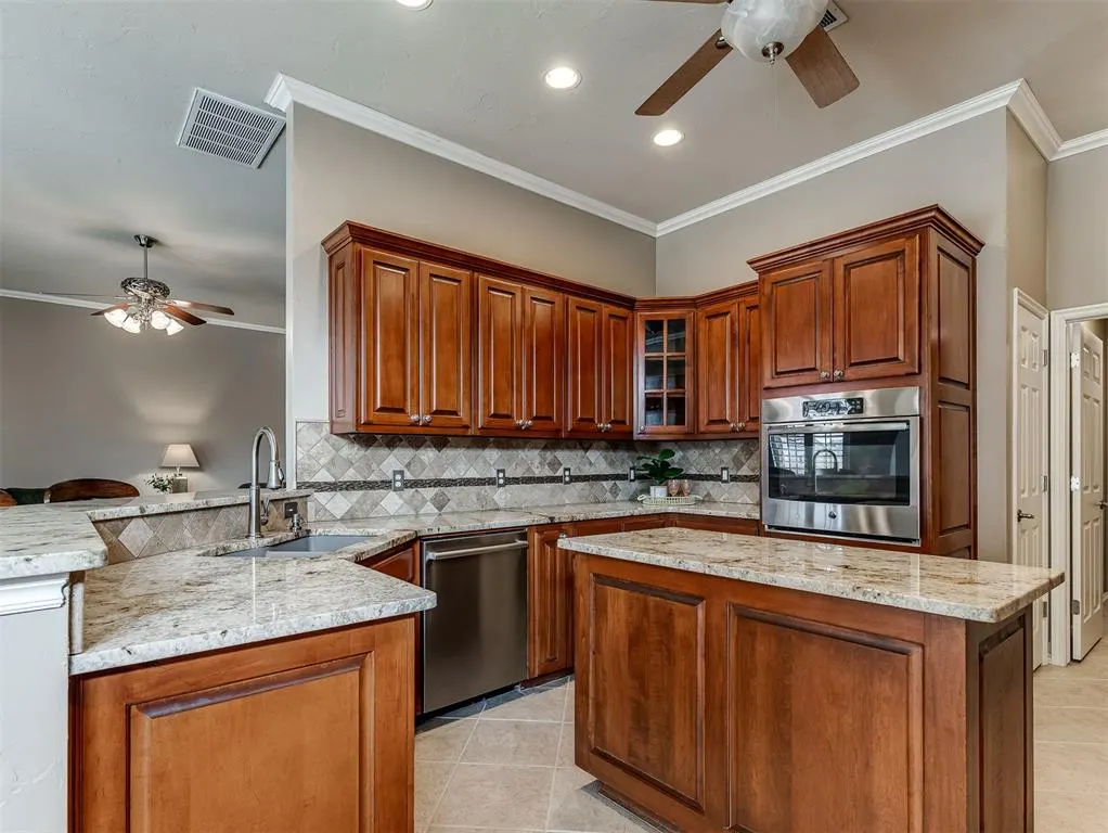 Photo 12 — 344 Coldbrook Circle, Edmond, OK 73003