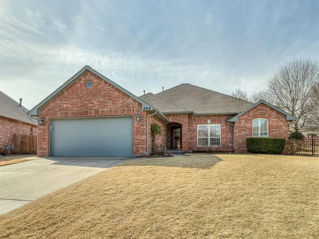 Front exterior — 344 Coldbrook Circle, Edmond, OK 73003
