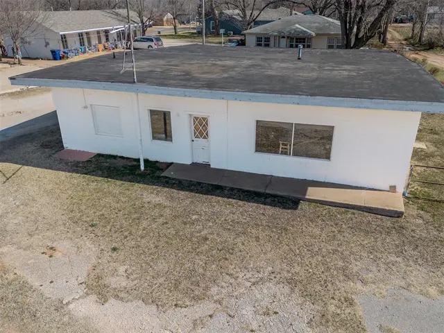 Photo 3 — 114 S 19th Street, Guthrie, OK 73044