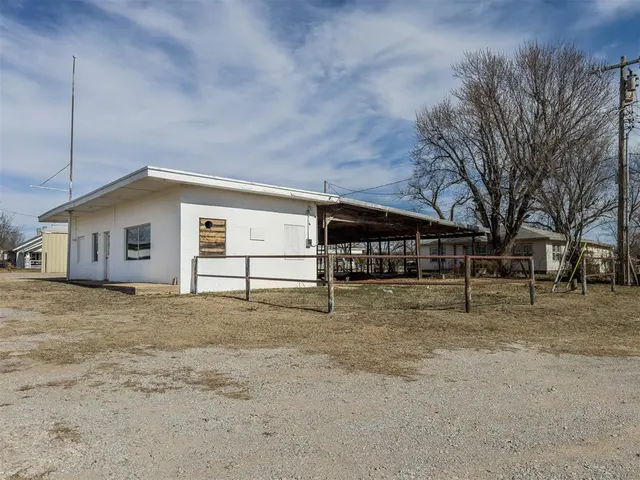 Photo 6 — 114 S 19th Street, Guthrie, OK 73044