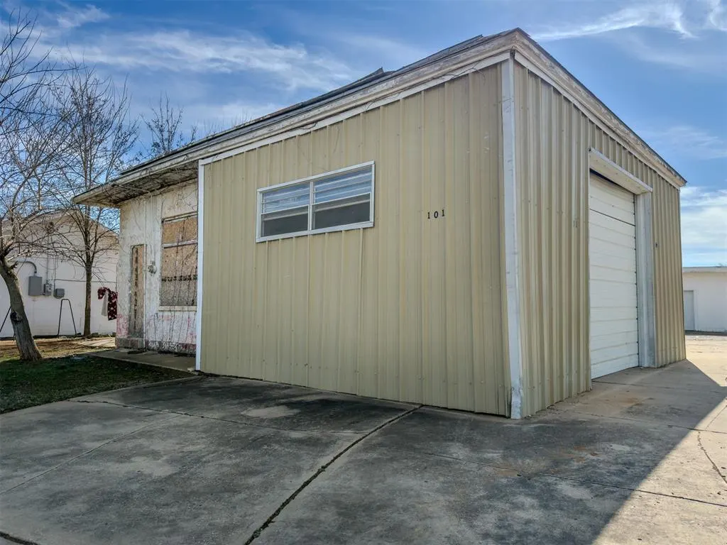 Photo 13 — 114 S 19th Street, Guthrie, OK 73044