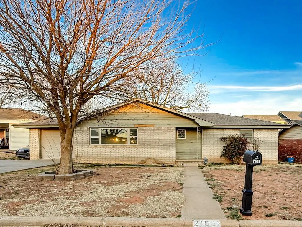 Photo 2 — 216 Texas Street, Weatherford, OK 73096