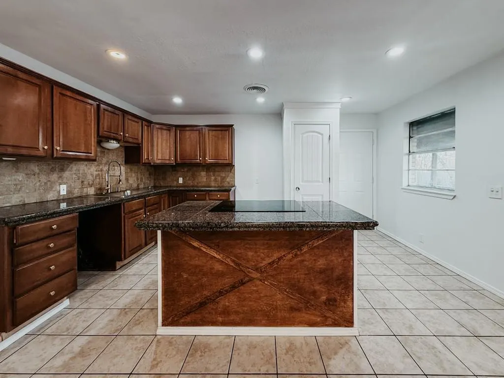 Photo 7 — 216 Texas Street, Weatherford, OK 73096