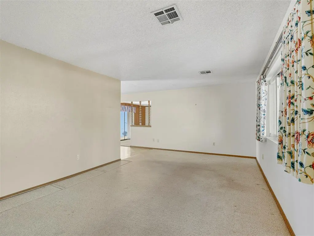Photo 4 — 323 W Winchester Avenue, Ada, OK 74820