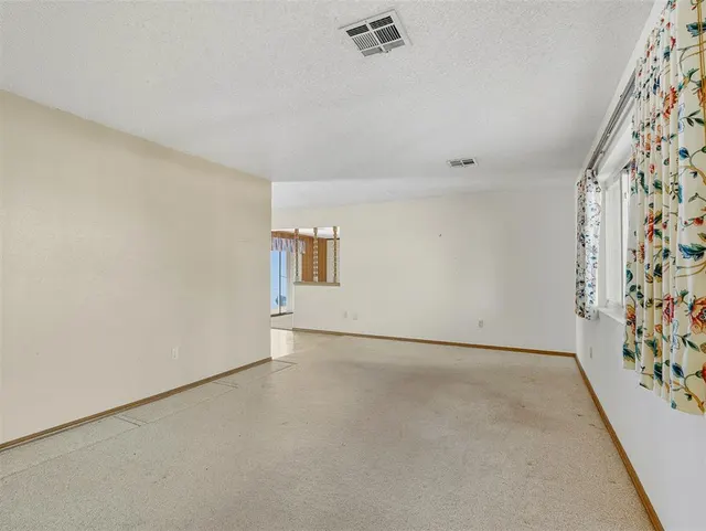 Photo 4 — 323 W Winchester Avenue, Ada, OK 74820