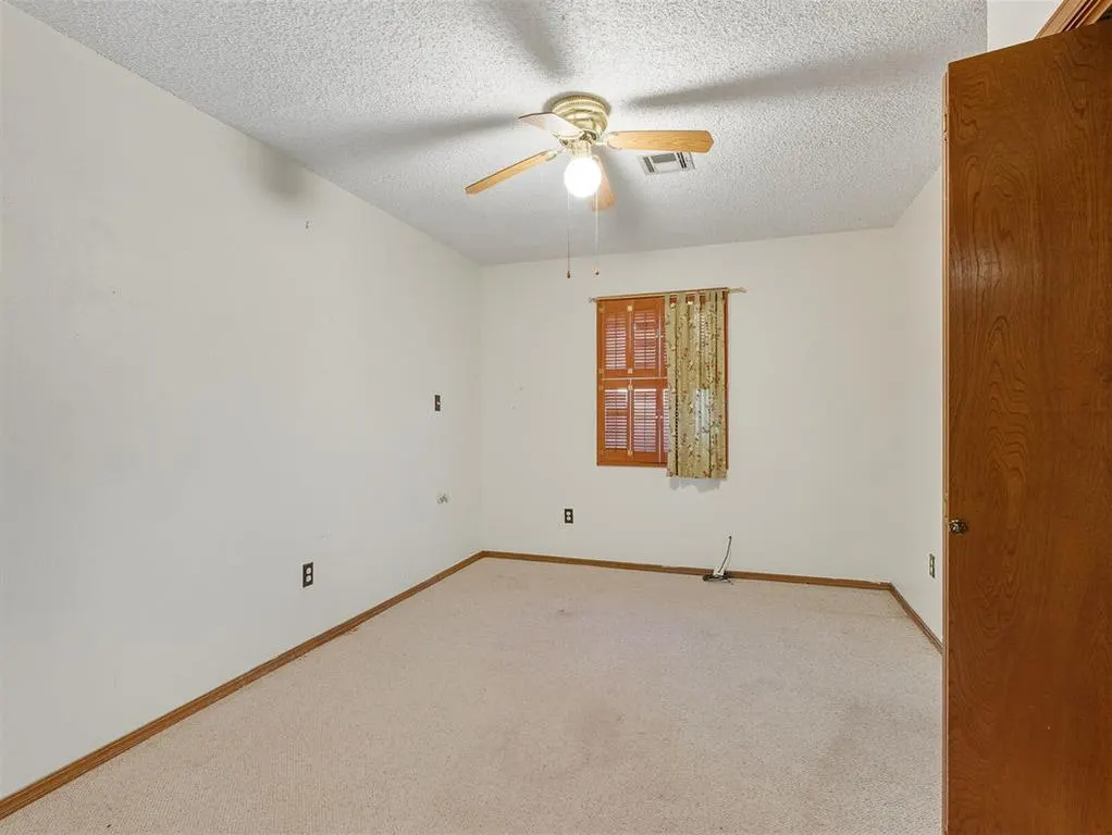 Photo 14 — 323 W Winchester Avenue, Ada, OK 74820