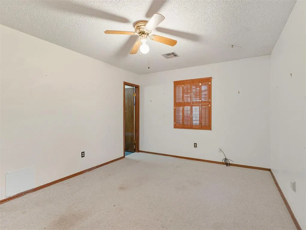 Photo 19 — 323 W Winchester Avenue, Ada, OK 74820