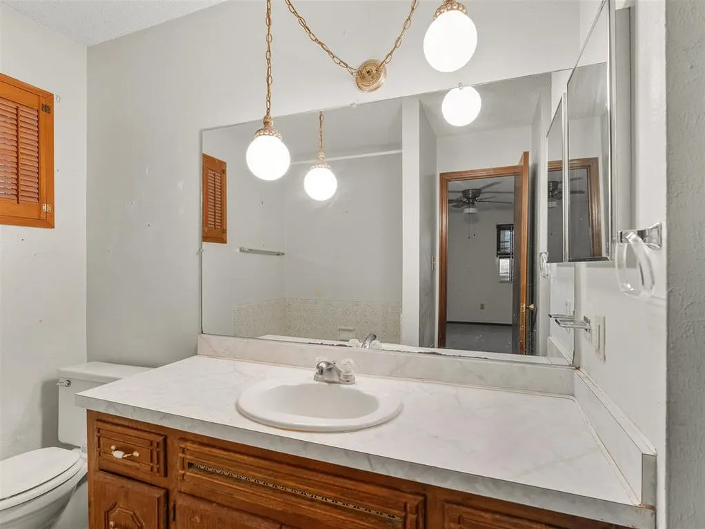 Photo 21 — 323 W Winchester Avenue, Ada, OK 74820
