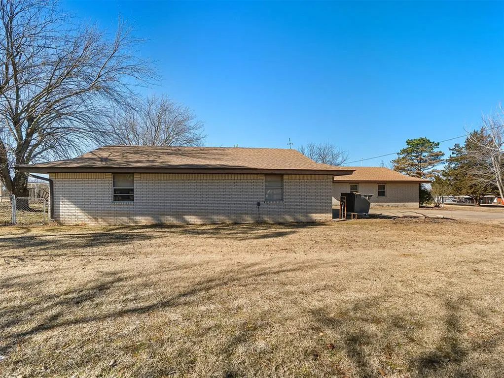 Photo 28 — 323 W Winchester Avenue, Ada, OK 74820