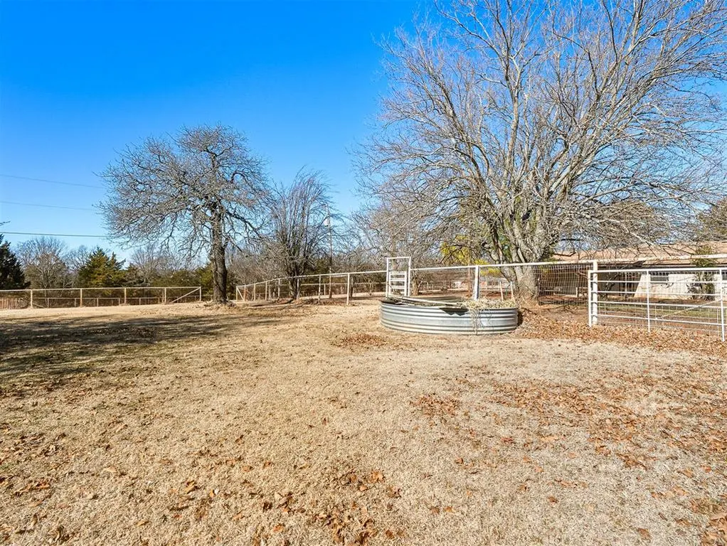 Photo 33 — 323 W Winchester Avenue, Ada, OK 74820