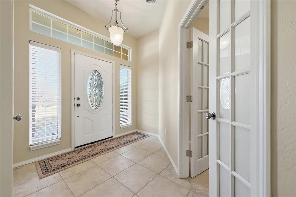 Photo 2 — 800 Longmeadow Court, Edmond, OK 73003