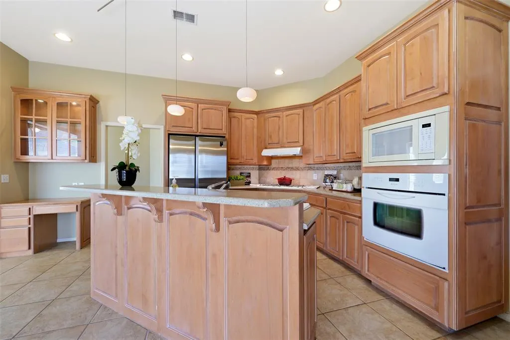 Photo 9 — 800 Longmeadow Court, Edmond, OK 73003