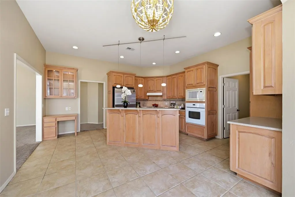 Photo 10 — 800 Longmeadow Court, Edmond, OK 73003